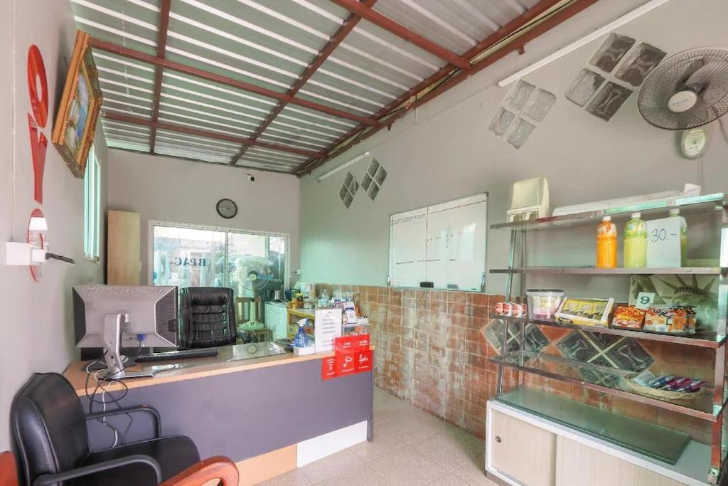 Oyo 75416 Rama3 Sunrise Hostel Bangkok Exteriör bild